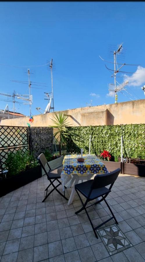 Terrazza Del Santo 2,0 - La Terrazza Nel Cuore Di Napoli Exteriör bild