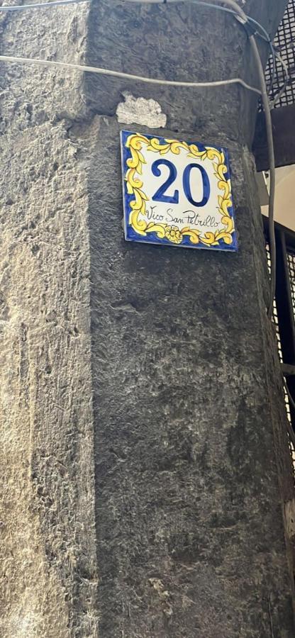 Terrazza Del Santo 2,0 - La Terrazza Nel Cuore Di Napoli Exteriör bild